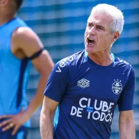 Luís Castro encanta grupo de jogadores do Grêmio nos bastidores