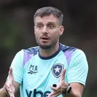 Botafogo liga o “modo faxina” no elenco para aliviar folha salarial e diminuir número de estrangeiros