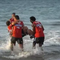 Como no se había visto: Bacca y ‘Bolillo’ jugando en las playas del Atlántico