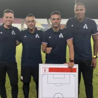 La imagen de cómo es una clase en América de Cali con el tablero de Lucas González