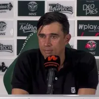 Hincha de Atlético Nacional interrumpió la rueda de prensa y encaró a Jhon Bodmer