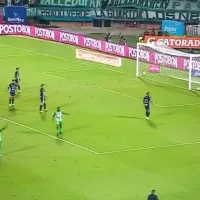 Tremendo error del arquero de Alianza que terminó en gol de Atlético Nacional