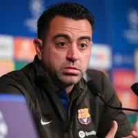 Xavi posó con la camiseta del Atlético Bucaramanga: así llegó le llegó el detalle al ídolo del Barcelona