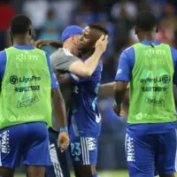 (VIDEO) Intervino la policía: Hinchas de Emelec volvieron a reclamar a jugadores y DT