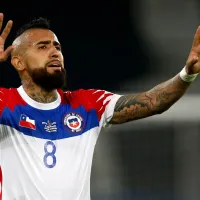 Arturo Vidal gets medieval unveiling from Colo Colo