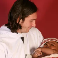 Barcelona explain the story behind the viral photo of Lionel Messi with a baby Lamine Yamal