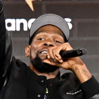 Video: Kevin Durant spotted with his agent reacting to trade from Phoenix Suns to Houston Rockets