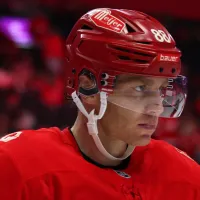 NHL News: Red Wings’ Todd McLellan provides key injury update on star forward Patrick Kane after scary collision