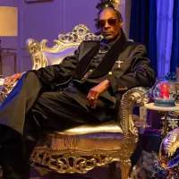 Who’s performing with Snoop Dogg in the halftime show of the Vikings vs Lions 2025 NFL Christmas game?