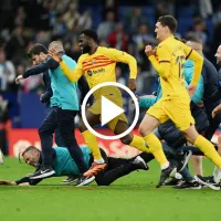 VIDEO | Invasión de hinchas de Espanyol hizo escapar a jugadores de Barcelona en los festejos