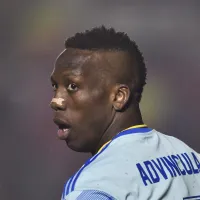 Luis Advíncula sorprende en fotografía mientras se recupera su lesión