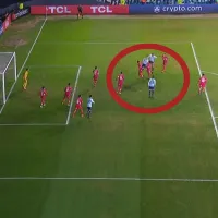 Paolo Guerrero la bajó de cabeza como con la mano en asistencia para triunfo de Racing