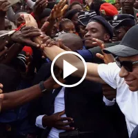 Mbappé revolucionó Camerún con su visita: caos en su llegada al país