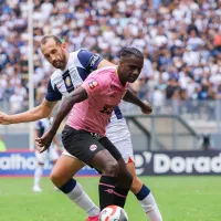 Árbitro expulsa a jugadores, pero VAR los salva