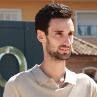 Recibió alta médica: Sergio Rico sorprende con confesión sobre su próximo equipo