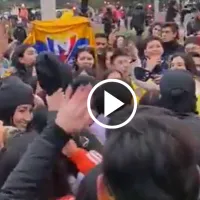 (VIDEO) Hinchas ecuatorianos muestran su apoyo a 'La Tri' en Argentina