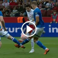 Entre dos defensores y sobre el arquero: el golazo de Lewandowski para Polonia