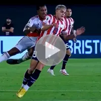 Renato Tapia recibió brutal falta y terminando volando por los aires