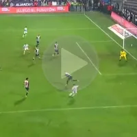 Tomás Martínez se falló golazo cantado en arco de Alianza Lima