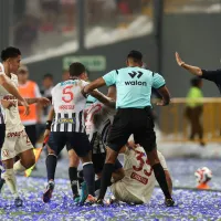 Los jugadores de Alianza Lima y Universitario de Deportes se encontraron en el aeropuerto