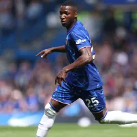 VIDEO | Moisés Caicedo tira dura falta y se gana insólito apodo