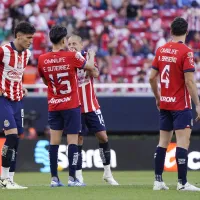 Problemas para Chivas: las dos bajas fundamentales que tendrá para el Clásico Nacional