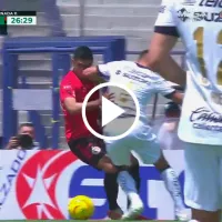 ¡Qué error! El codazo de Lisandro Magallán que resultó en penal y expulsión en el Pumas vs. Xolos