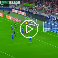 Pero qué mala suerte: Tremendo autogol de Héctor Moreno para darle la ventaja a Chivas