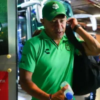 A pedido de Nacho Ambriz, Santos Laguna va por un futbolista de Chivas para reemplazar a Preciado
