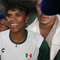 Prisca Awiti recibió una cálida bienvenida en su regreso a México tras obtener la medalla plateada