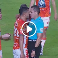 Gato Ortiz se encaró con Gustavo Cabral y lo empujó tras expulsarlo del Mazatlán vs. Pachuca