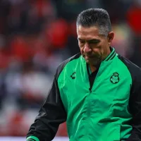 Ignacio Ambriz se excusa por la crisis de Santos Laguna