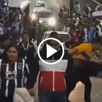 Video: la agresión de un aficionado de Rayados a otro de Tigres