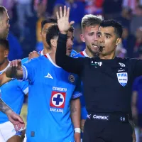 Jugadores de Cruz Azul encararon a Adonai Escobedo en vestidores