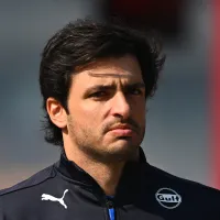 ¡Por llegar tarde al himno! La insólita multa económica que la FIA le aplicó a Carlos Sainz