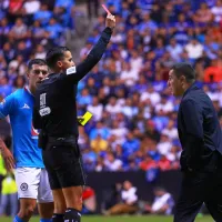 Revelan la explosiva reacción de Efraín Juárez tras su expulsión en Cruz Azul vs. Pumas: “Eres un…”
