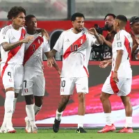 Juega en la Selección Peruana, solo tiene 23 años y su equipo en Europa lo quiere fuera