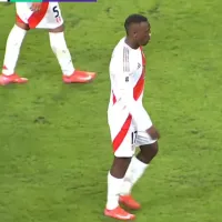 Luis Advíncula no aguantó más: salió lesionado ante Ecuador y preocupa a todos