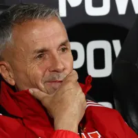 Gustavo Álvarez perdió los papeles con la prensa de Chile tras afirmar que dirigirá a la Selección Peruana