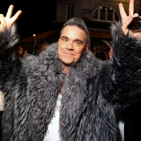 Robbie Williams’ Path to the Peak: From Breakout Hits to Global Anthems