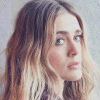 Películas de Melissa Roxburgh, quien da vida a Michaela en \&#039;Manifiesto\&#039; de Netflix