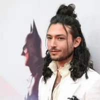 ¿Por qué cancelaron a Ezra Miller, actor que interpreta a Flash?