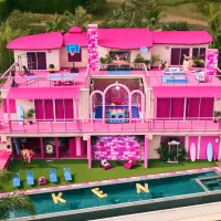 FOTO: Así es la CASA DE BARBIE que construyeron en Malibú