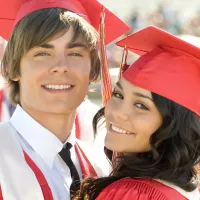 El sorprendente cambio físico de Vanessa Hudgens a 17 años de High School Musical