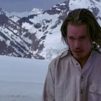 Viven está en Netflix? Dónde ver la película con Ethan Hawke sobre la tragedia de Los Andes