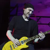 Josh Klinghoffer, guitarrista de los Red Hot Chilli Peppers es acusado de homicidio culposo (VIDEO)