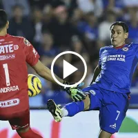 Uriel Antuna y un golazo por encima de Andrada para que Cruz Azul se adelante a Rayados