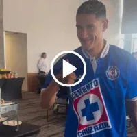 El video viral de Uriel Antuna posando con la playera icónica del Cruz Azul campeón 97