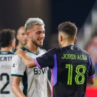 Reconoció su jerarquía: el saludo entre Gonzalo Piovi y Jordi Alba en el All-Star Game