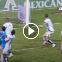 ¡Golazo! Giorgos Giakoumakis presumió su olfato goleador con un cabezazo en Cruz Azul vs. Puebla